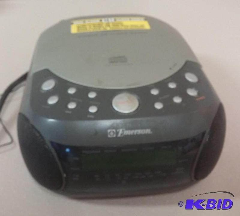 Emerson Dual Alarm Clock CD Player AM FM Radi...