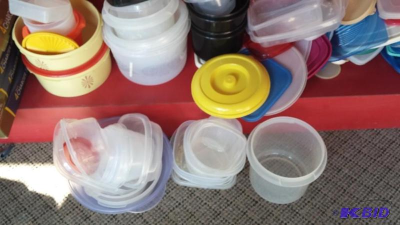 LARGE Lot of plastic storage, Tupperware and ...