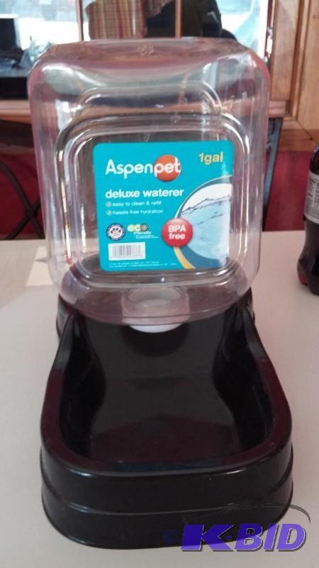 NEW AspenPet 1 Gallon automatic Pet waterier...