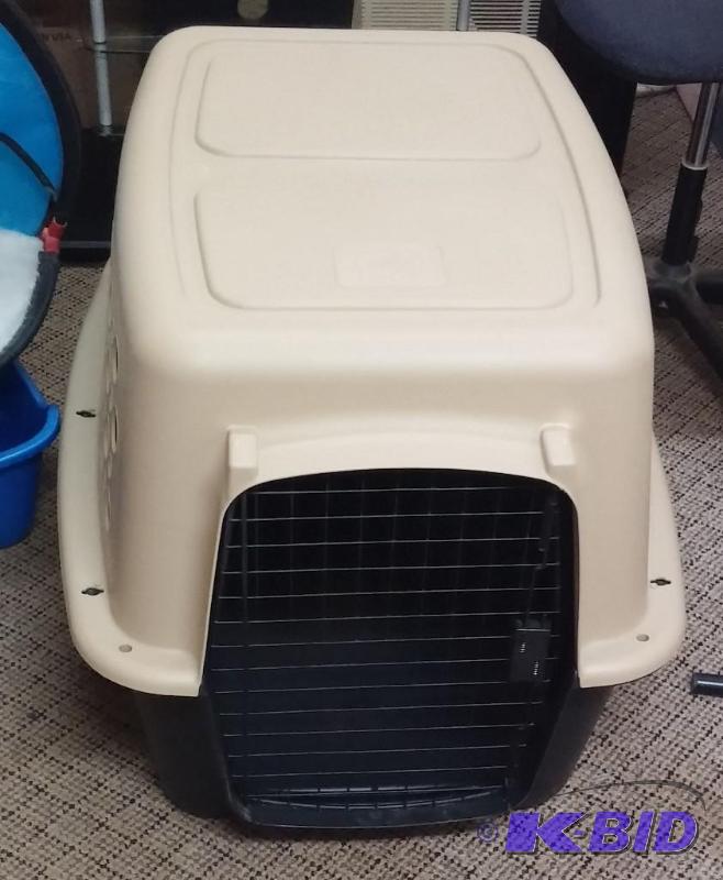 Pet Champion LARGE animal Kennel, Excellent c...