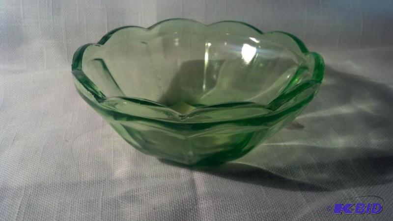 FEDERAL GLASS, BOWL 4 12 IN, GREEN...