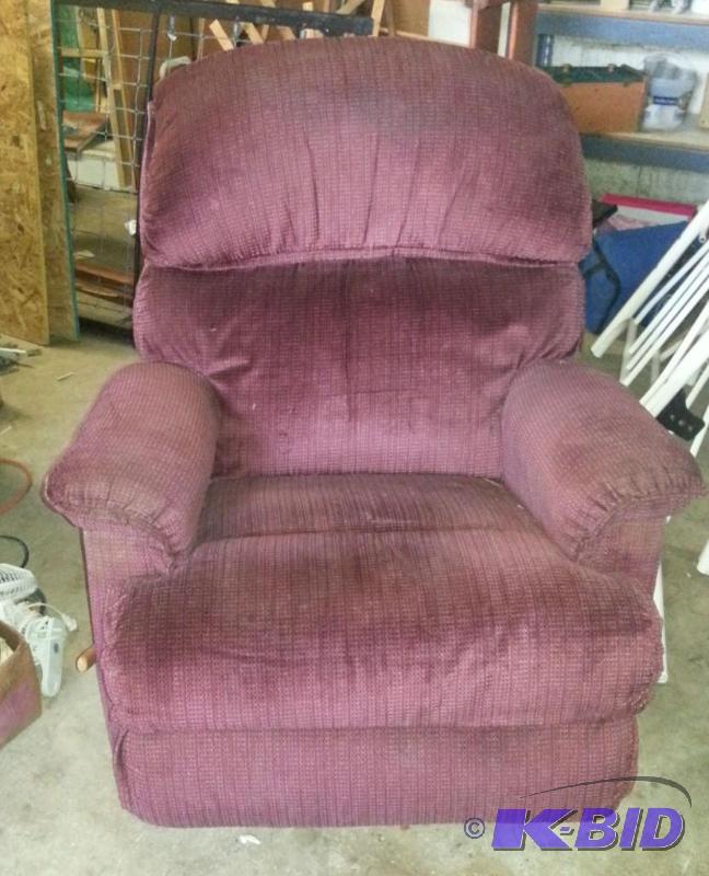 Lazy boy Recliner. It is in great shape and l...