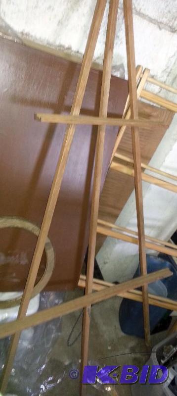 Art Easel. In great shape 6 feet tall. Sturdy...