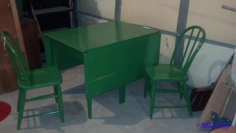 Vintage Drop leaf Table with 2 chairs. This t...