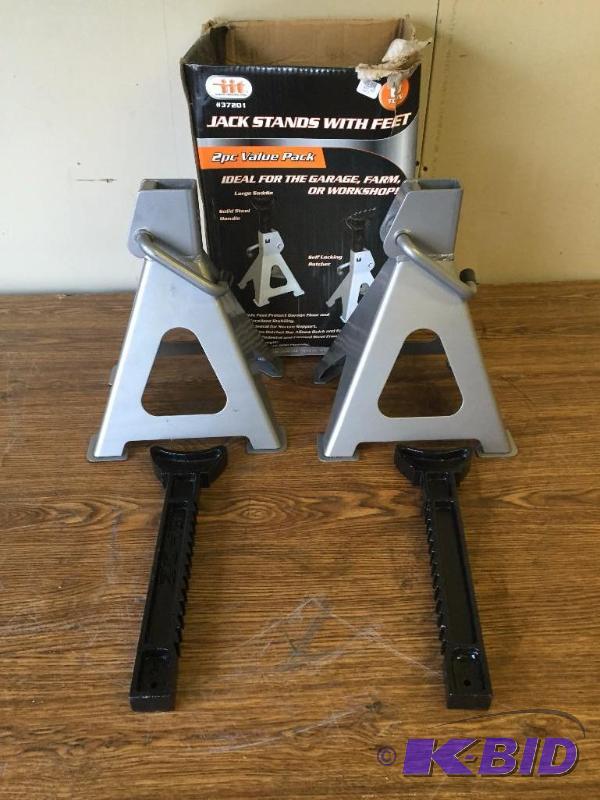 lot 16 image: 6 Ton Jack Stand