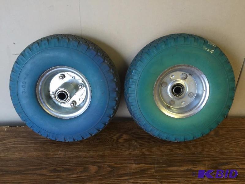 lot 18 image: Tire Set