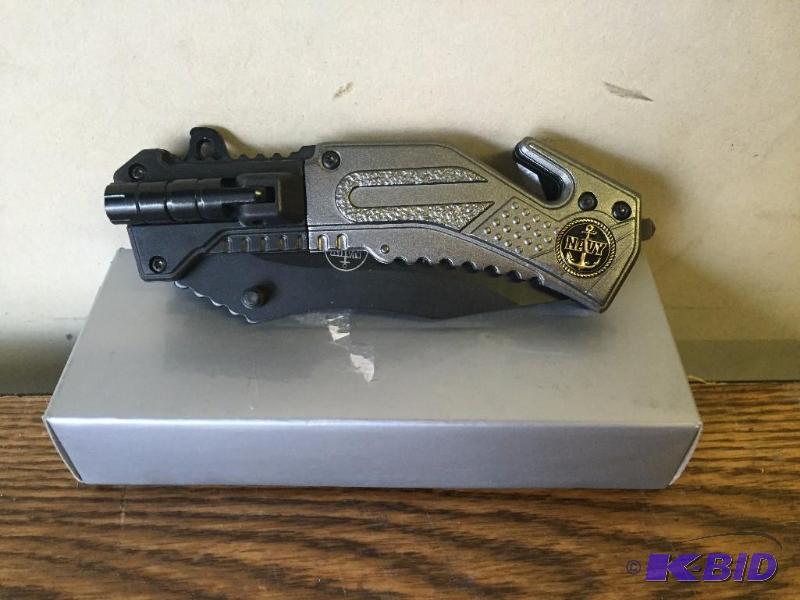 lot 32 image: Knife