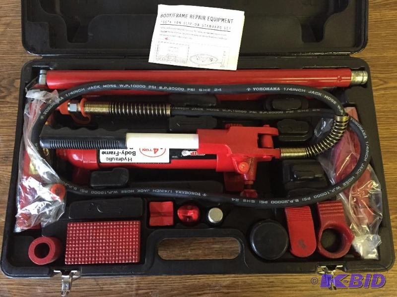 lot 8 image: Grip 4 Ton Body Frame Repair Kit.