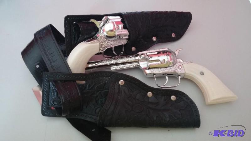 Vintage Pair of Pony Boy cap guns wgun holst...