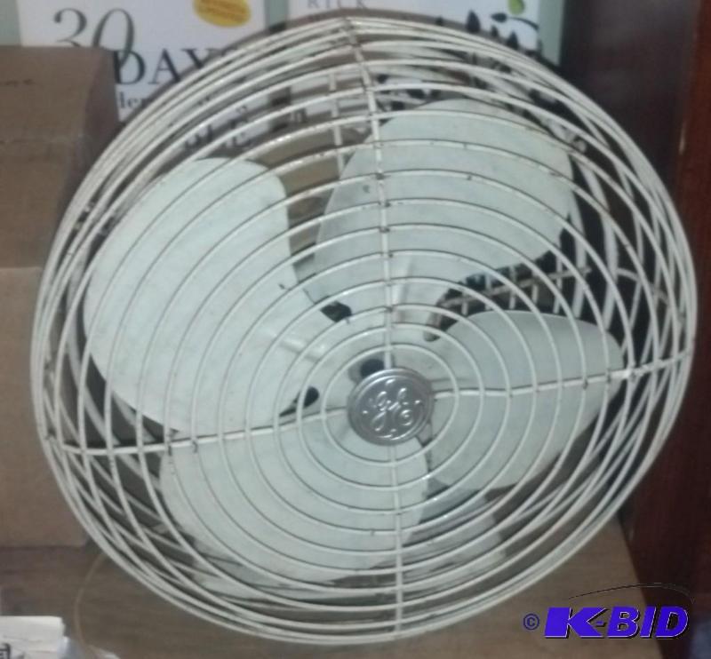 Vintage Working GE Table Top Fan...