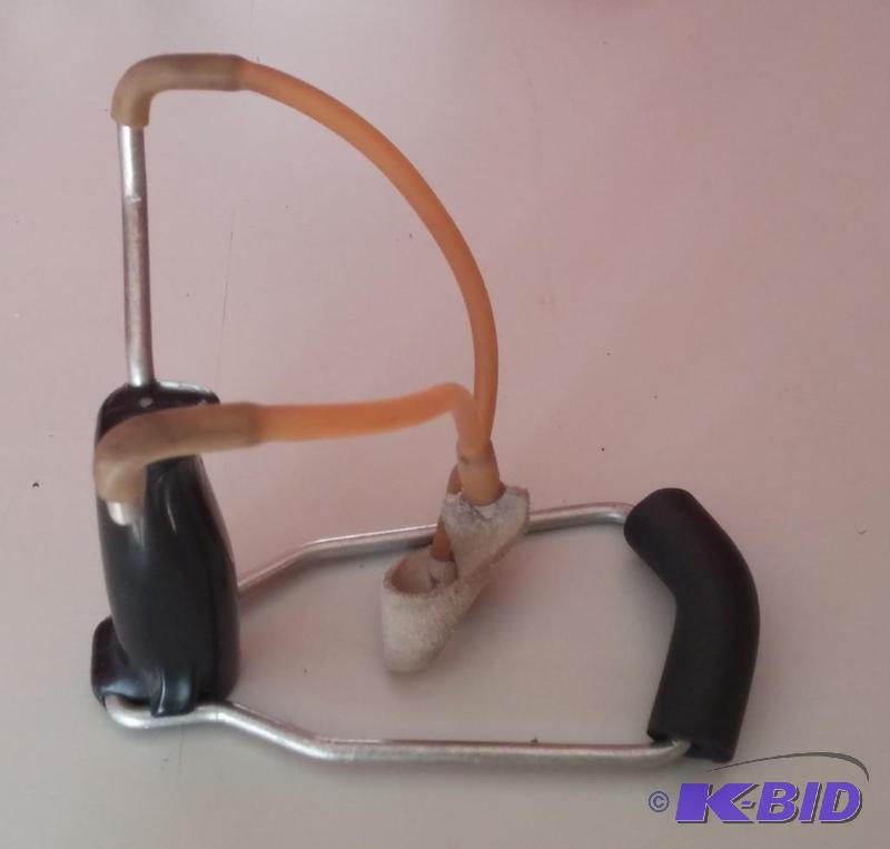 Vintage Sling shot, complete and works as int...