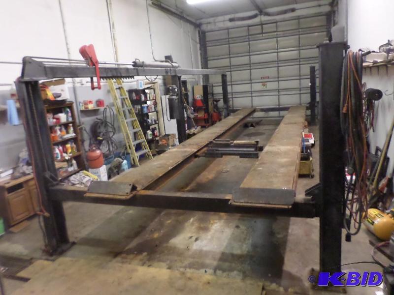 Custom Made 32ft Electric Hydraulic Automotiv...