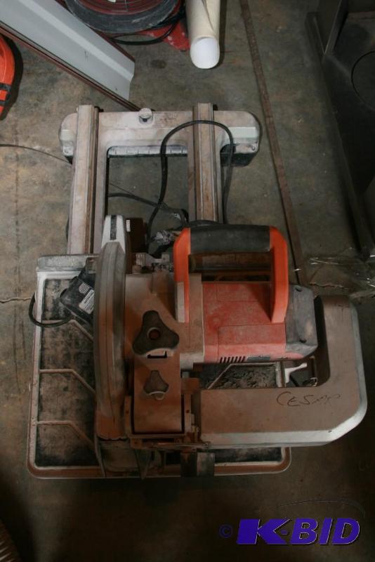 lot 1 image: Professional Tile Cutter