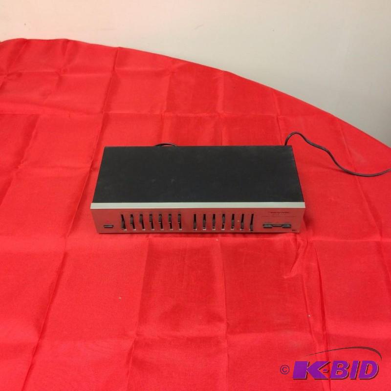 lot 22 image: Realistic 7-Band Stereo Equalizer 31-1989 U...