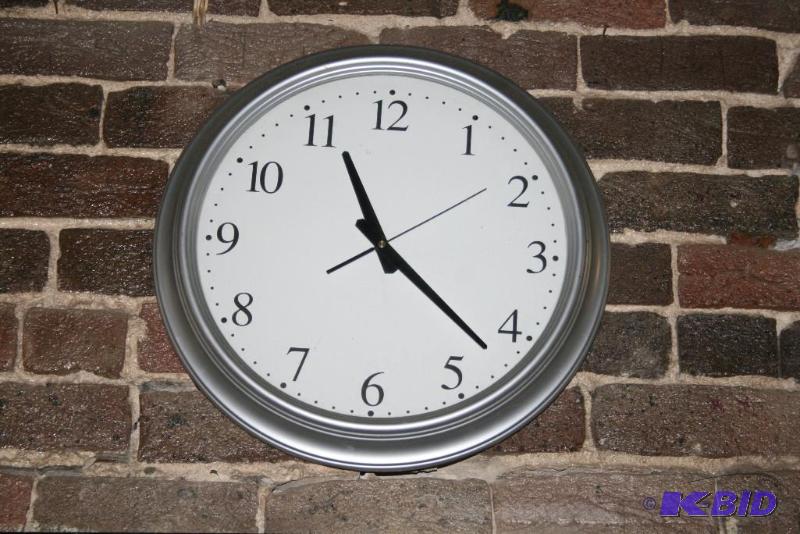 lot 20 image: Wall Mounted Clock