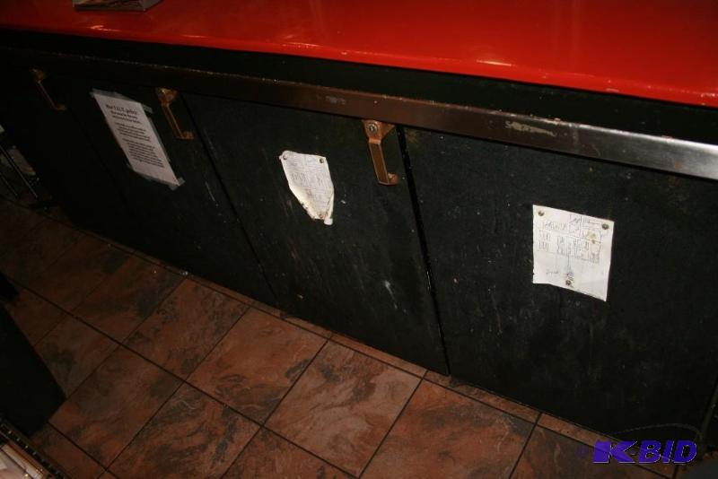 lot 7 image: 4 Door Beer Cooler