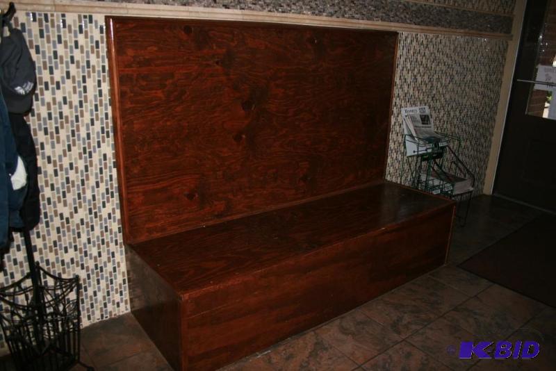 lot 8 image: Wooden Bench
