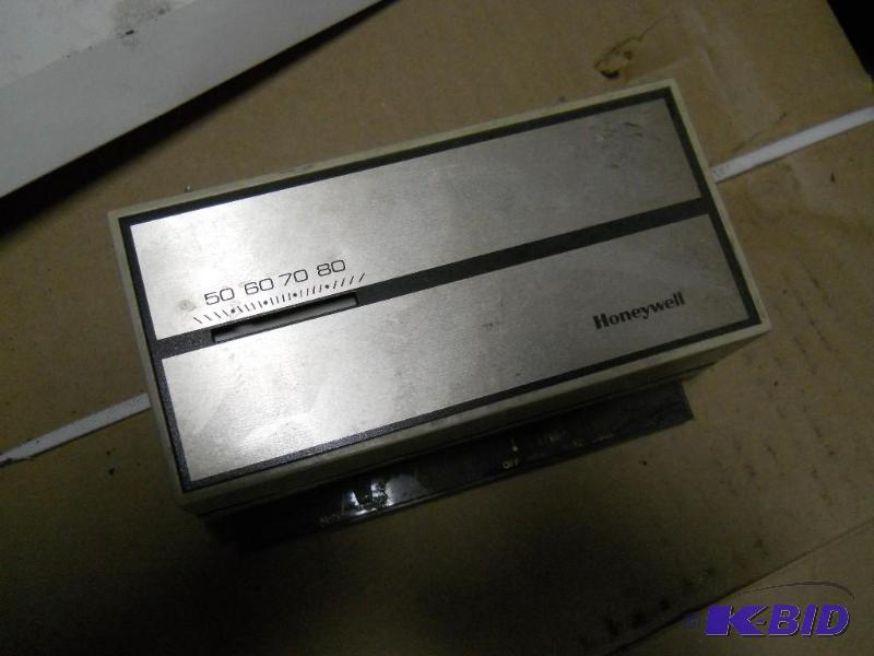 lot 16 image: Vintage and Easy To Use Honeywell Thermostat