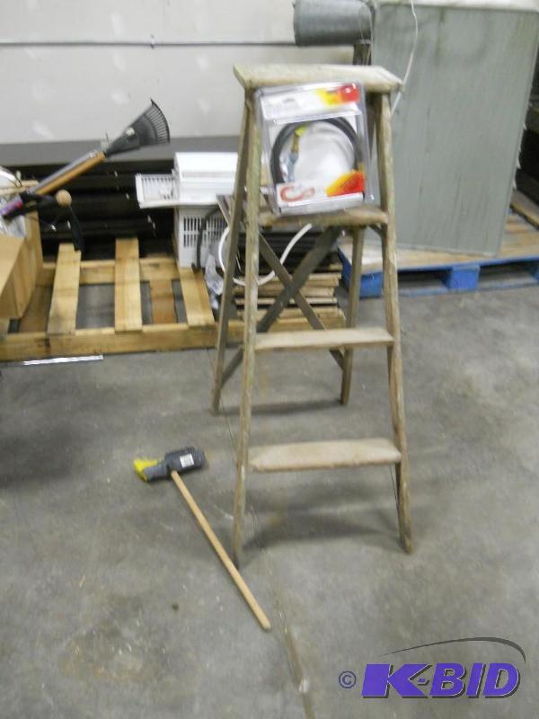 lot 20 image: Ladder, Propane Hose, Ice Scraper