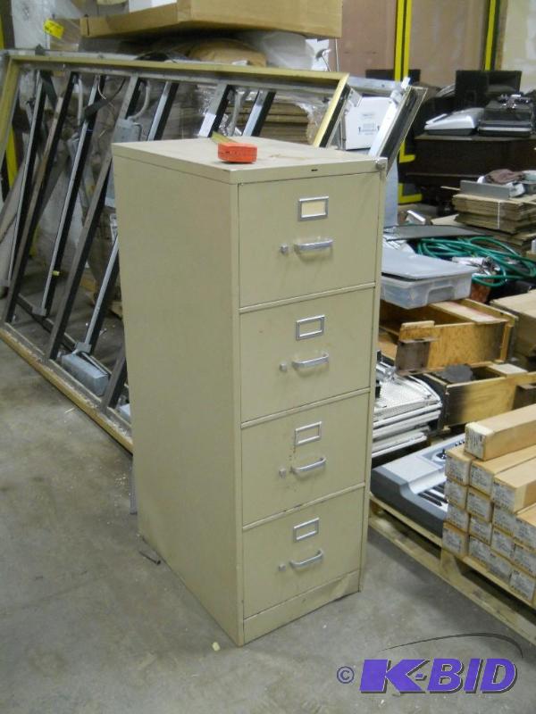 lot 31 image: 4 Drawer File Cabinet