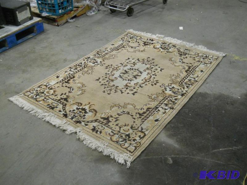 lot 34 image: 56 x 4 Rug.