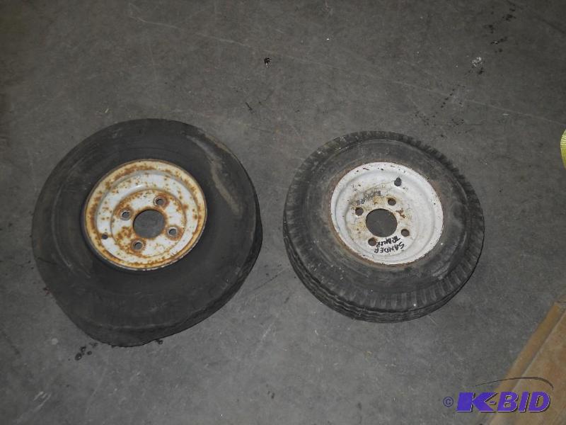 lot 35 image: 2 Trailer Wheels