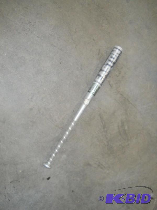 lot 38 image: Easton Aluminum Bat