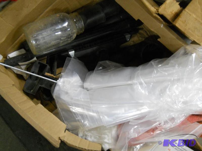 lot 43 image: Box of Shop Vac Ends.