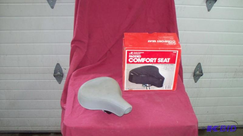 lot 13 image: Padded comfort seat...