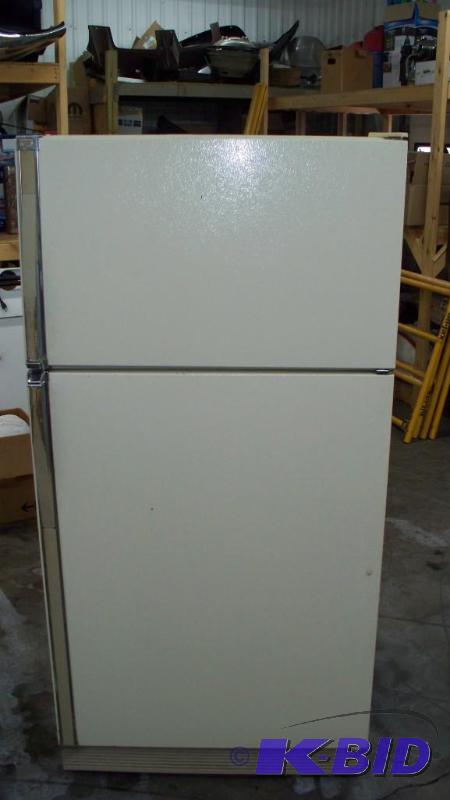 lot 26 image: kenmore Fridge works...