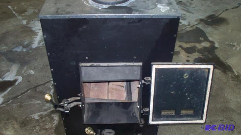 lot 3 image: Wood burning stove in nice condition (has new...
