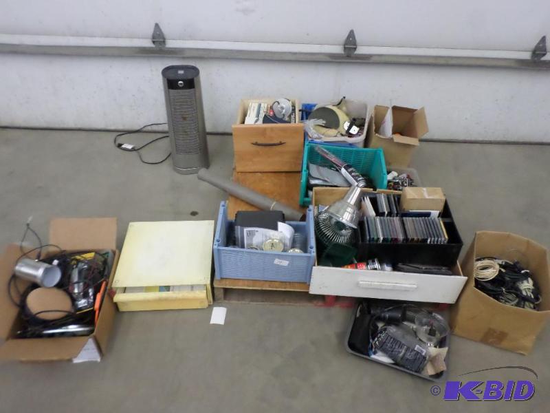 Pallet Lot Cookware, Desk Light, Desk Fan, T...