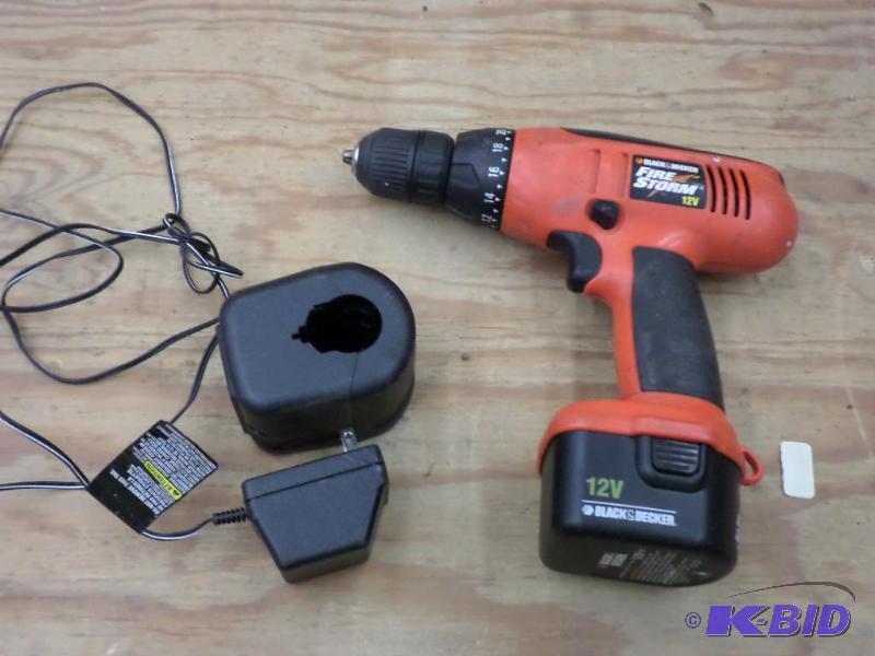 Black &amp Decker 12Volt Drill Set...