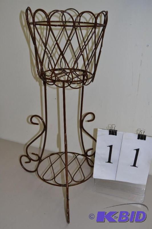 lot 11 image: Plant Stand