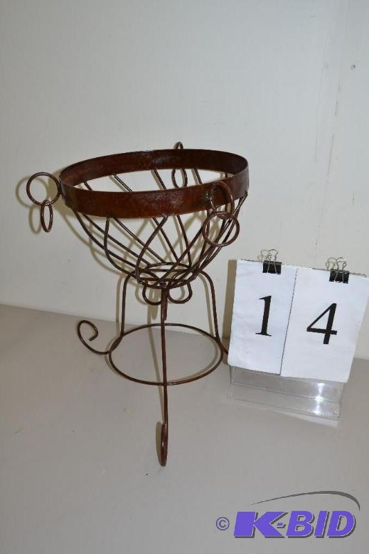 lot 14 image: Plant Stand