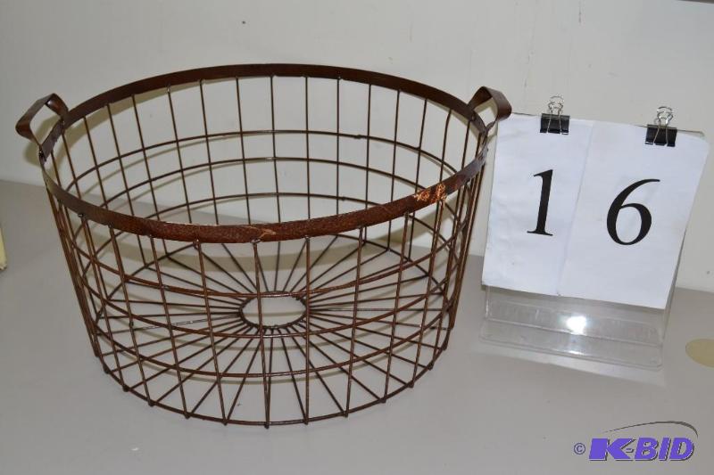 lot 16 image: Plant Stand