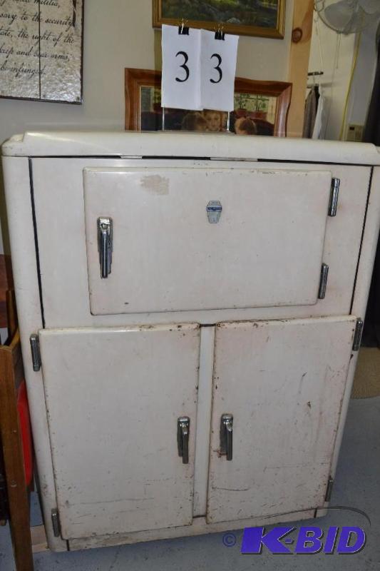 lot 33 image: 1930s coolerator, vintage