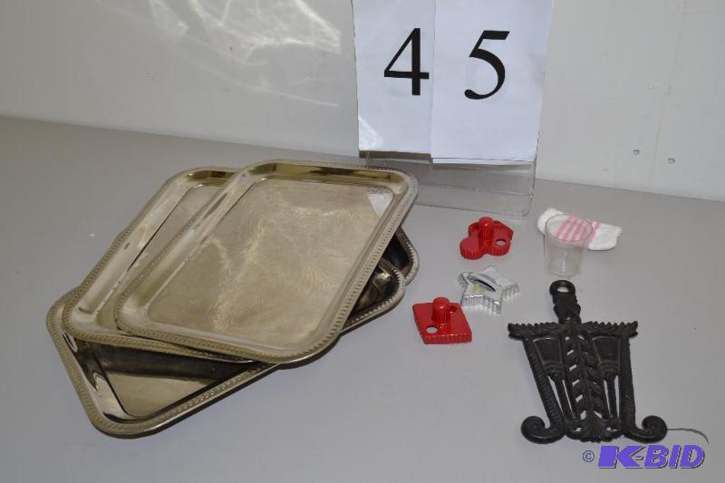 lot 45 image: vintage household items