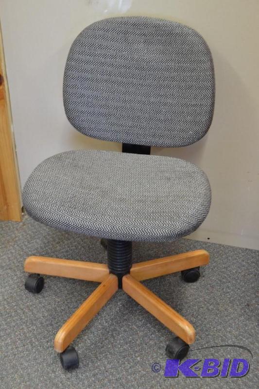 lot 52 image: office chair