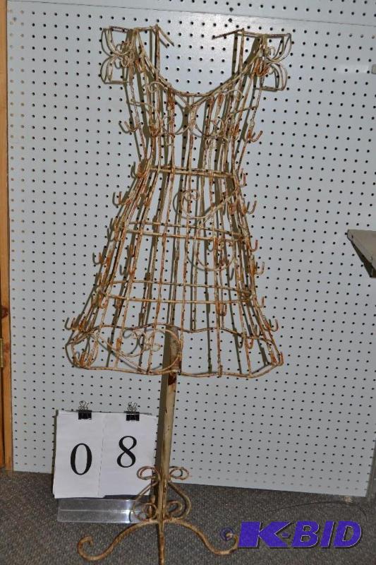 lot 8 image: Dress Form Garden Display, home dcor