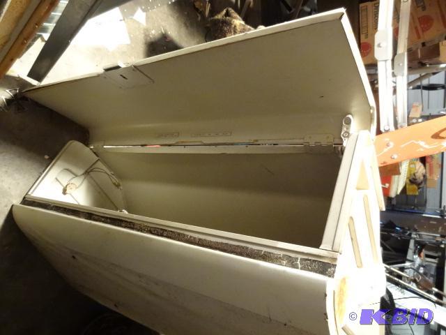 lot 115 image: Overhead Airplane Luggage Compartment 40"...