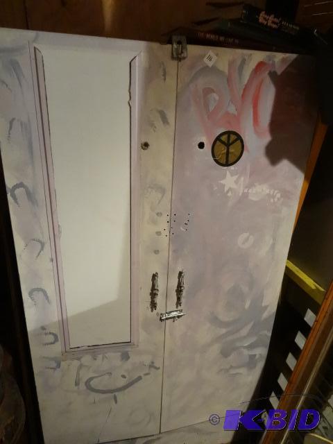 lot 116 image: Metal Wardrobe Cabinet Buyer Loads 36 X 21 X ...