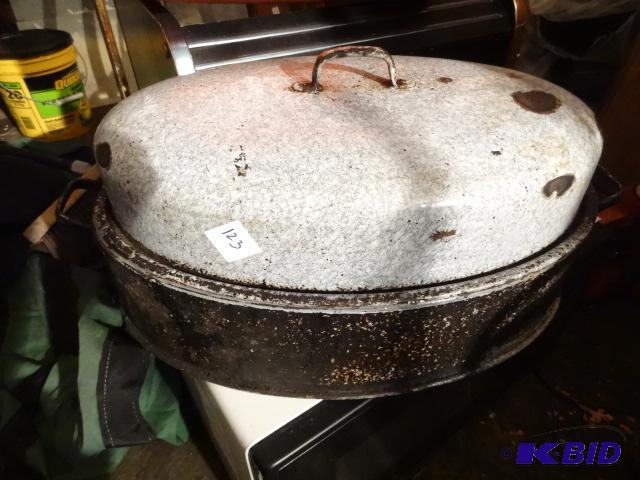lot 123 image: Vintage Metal Roasting Pan...