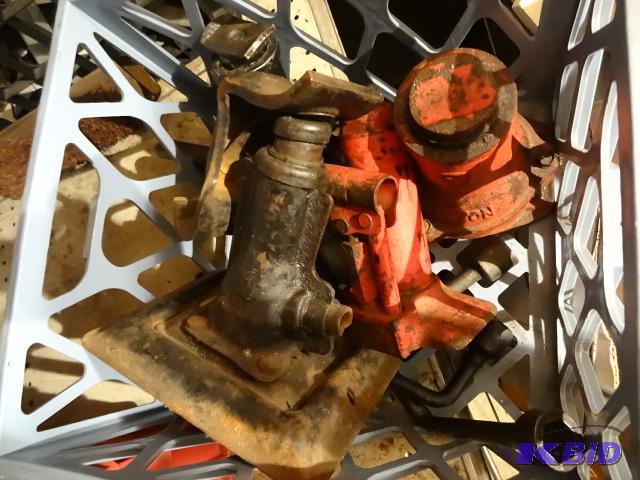 lot 124 image: Bin of Misc Jacks...