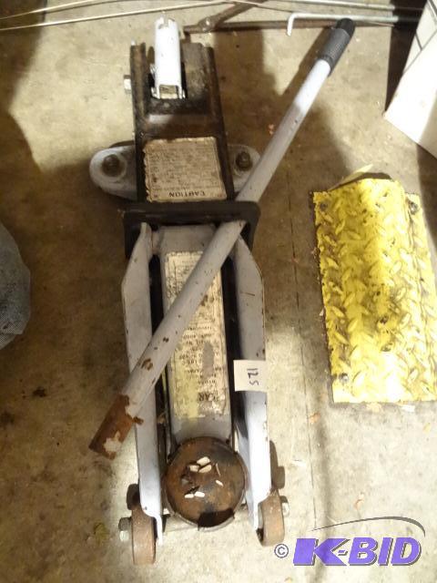 lot 125 image: Larkin 2 Ton Trolley jack...
