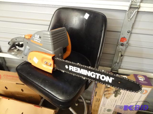 lot 13 image: Remington 3.5 HP Electric Chain Saw Works...