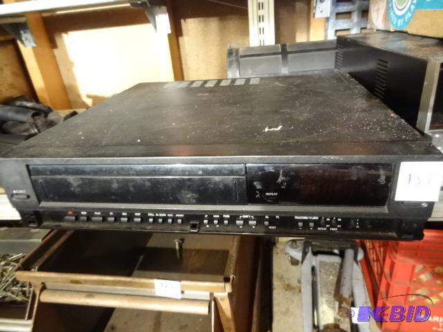 lot 135 image: Sanyo SRT500 VSH Player...