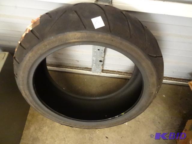lot 14 image: Sportmax II Motorcycle Tire New 18055 Z R17...