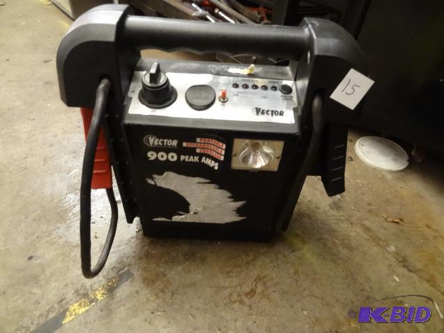 lot 15 image: Vector 900 Amp Portable Jump Pack...