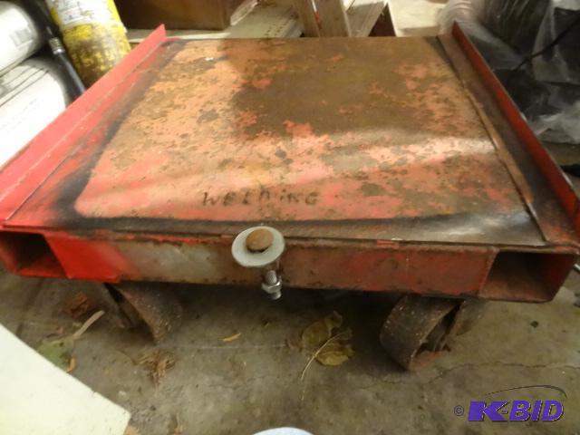 lot 163 image: Heavy Duty 4 Wheel Cart 24 X 24...
